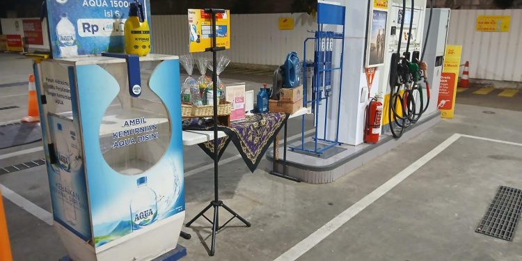 Pasokan BBM ‘Anyang-anyangan’ Sebulan Lebih, Karyawan SPBU Swasta Terpaksa Jualan Kopi dan Snack