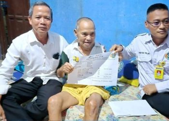 Kepala BPN Antarkan Uang Ganti Kerugian Jalan Tol Serang–Panimbang kepada Lansia di Pandeglang