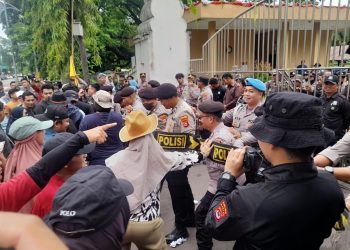 Polres Cilegon Gelar Simulasi Sispam Kota, Antisipasi Unjuk Rasa 2025