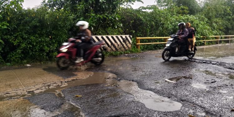 Warga Keluhkan Jalan Raya Kaduagung-Cileles Rusak, DPUPR Lebak Janji Perbaikan Bertahap