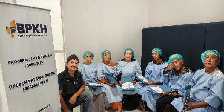 Warga Pandeglang Jalani Operasi Katarak