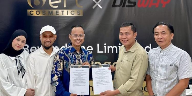 Penandatanganan MoU antara Disway National Network (Radar Banten Grup) dengan brand kecantikan lokal B Erl digelar di kantor B Erl Cosmetics.
