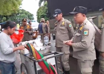 Ngaku Dipalak Oknum Satpol PP, PKL di Alun-Alun Pandeglang Ngamuk: Bayar Tiap Hari Kayak Minum Obat!