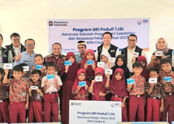 BRI Region 8 Jakarta 3 Salurkan Bantuan BRIPeduli Renovasi Sekolah dan Beasiswa untuk Siswa SDN Cisoka III