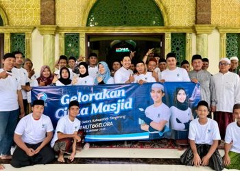 Kegiatan Pengurus Partai Gelora Tangerang di masjid.