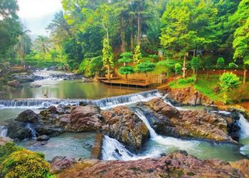 Liburan ke Curug Leuwi Bumi Pandeglang, Bisa Menginap Tanpa Repot Bawa Bekal