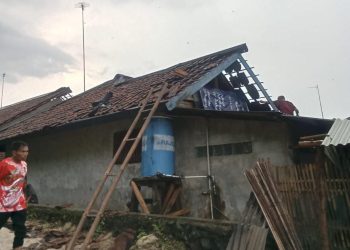 Angin Puting Beliung di Lebak