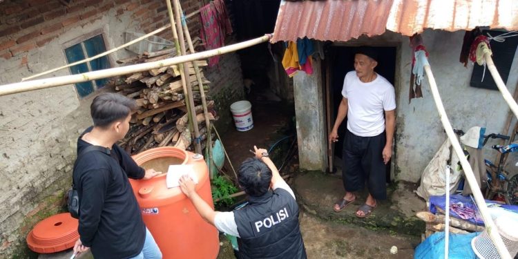 bacok teman sendiri