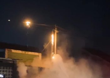 Korsleting Kabel PLN Nyaris Bakar Rumah Warga, Warga Minta Tambahan Tiang Listrik