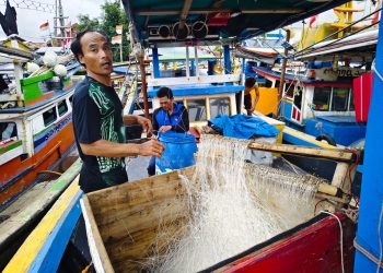 Cuaca Ekstrem, Ratusan Nelayan Labuan Tak Melaut