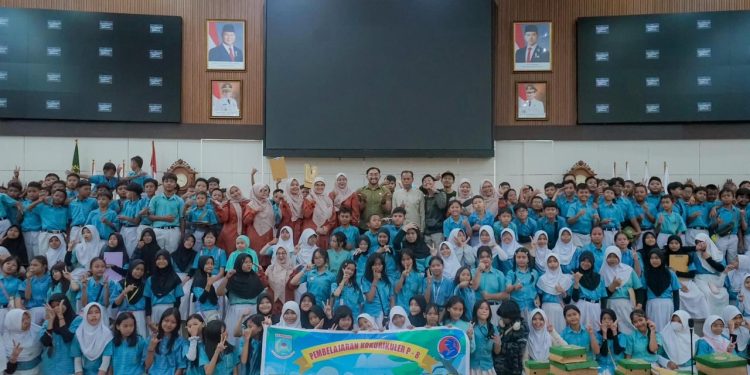 Komisi V DPRD Banten Ajak Siswa SDN Pondok Benda 01 Kenali Lembaga Legislatif