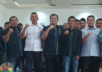 Pengurus PSSI Kota Cilegon masa bakti 2025–2029 pada pelantikan di Aula Diskominfo Kota Cilegon, Sabtu (8/11/2025).