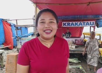 Pasca Banjir Rob, Pedagang di Pantai Batako Kembali Berjualan