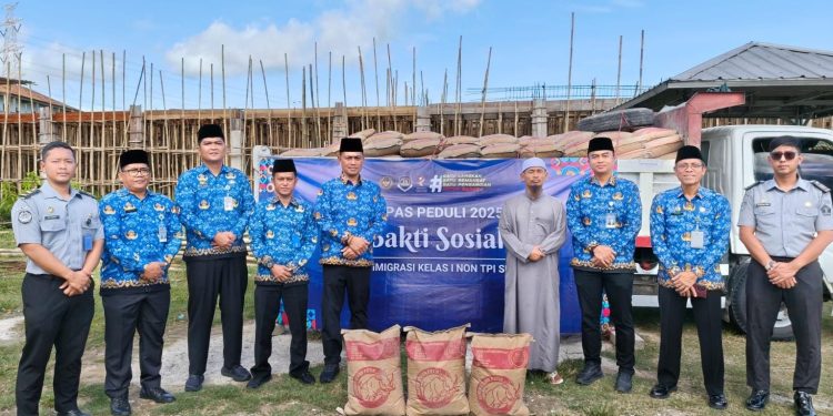 Kantor Imigrasi Serang Salurkan 200 Sak Semen untuk Panti Asuhan Baitul Qur’an