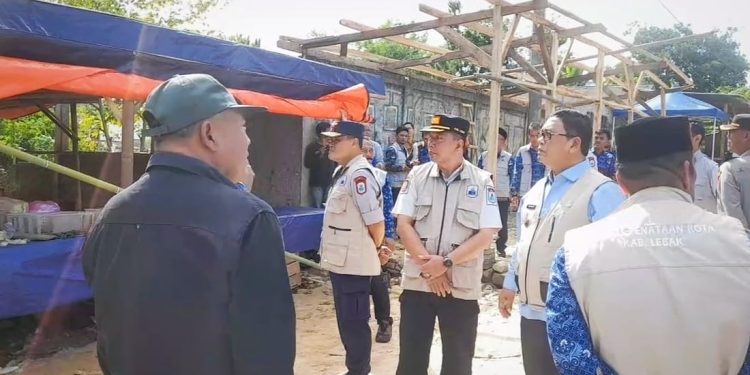 Wabup Lebak Ngamuk, Lapak Ilegal di Pasar Semi Rangkasbitung Dibongkar