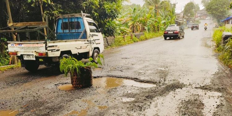 Banyak Kecelakaan, Warga Sodong: Ada 95 Lubang di Jalan Saketi-Menes