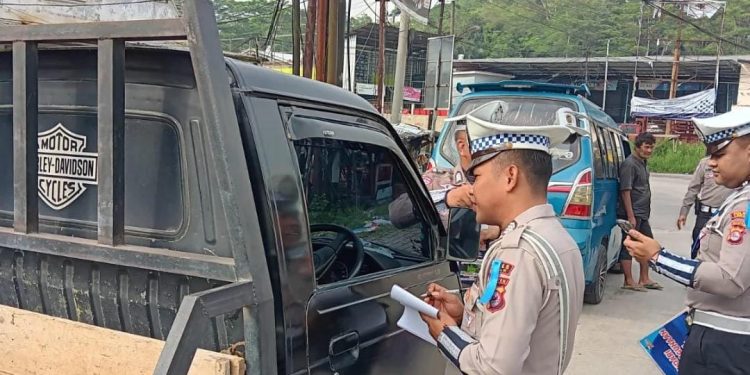 Petugas Polres Lebak menggelar Operasi Zebra di Bundaran Terminal Mandala.