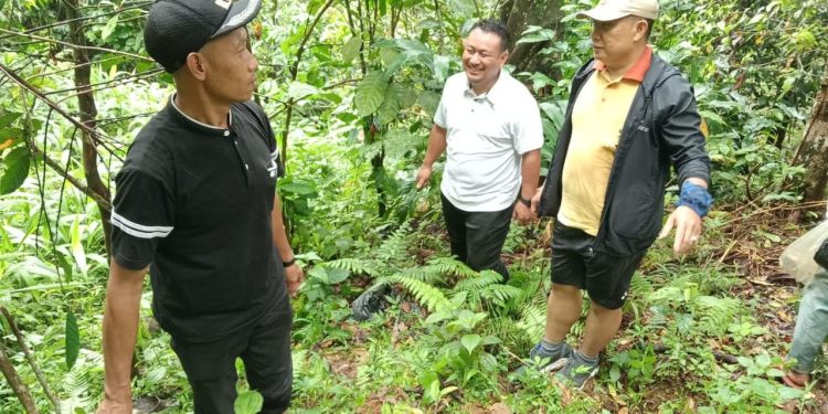 Kapolsek dan Plt Camat Patroli Jalur Pendakian Puncak Gunung Pulosari