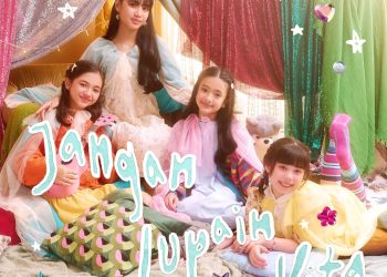 Empat personil Glitter berpose ceria dalam peluncuran single “Jangan Lupain Kita”.