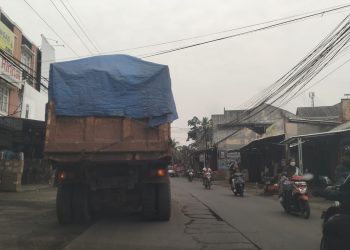 Bikin Jalan Rusak, Tokoh Masyarakat Cisoka Tangerang Tolak Truk Tambang