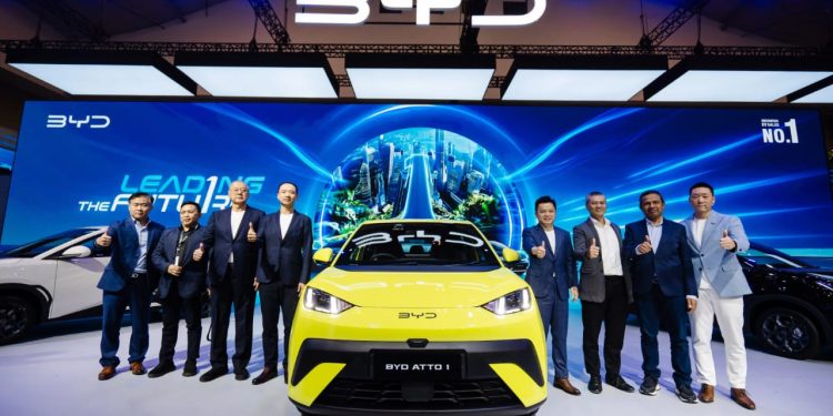 BYD Atto 1 dipamerkan saat peluncuran di GIIAS 2025.