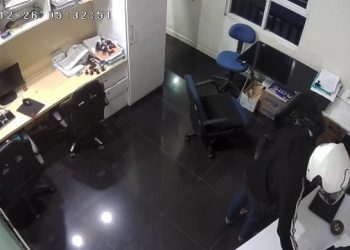 Polisi Buru Pelaku Pembobolan Kantor Konsultan di Pandeglang yang Terekam CCTV