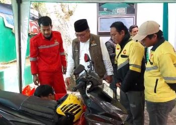 Di Kantor Baznas Pandeglang, Ratusan Driver Ojol Antre Servis Motor dan Ganti Oli Gratis