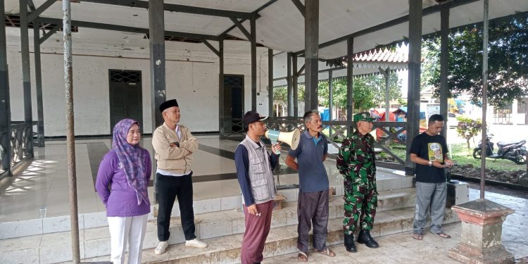 Ratusan Warga Menes Kompak Bersihkan Alun-alun dan Cagar Budaya
