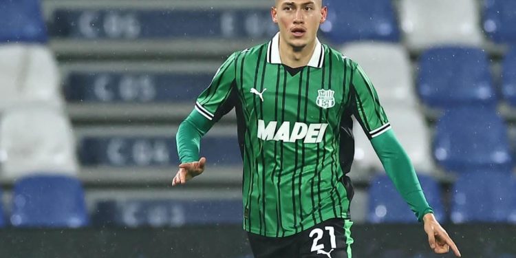 Bek Muda Indonesia Jay Idzes Jadi Incaran AC Milan