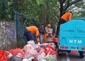 Pemkot Tangsel Mulai Angkut Sampah, PMI Beri Layanan Kesehatan bagi Warga Cipeucang