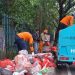 Pemkot Tangsel Mulai Angkut Sampah, PMI Beri Layanan Kesehatan bagi Warga Cipeucang