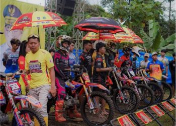 Jaring Atlet Balap Motor, Wabup Iing Hadiri Kejurda Grastrack dan Motorcross Cipacung