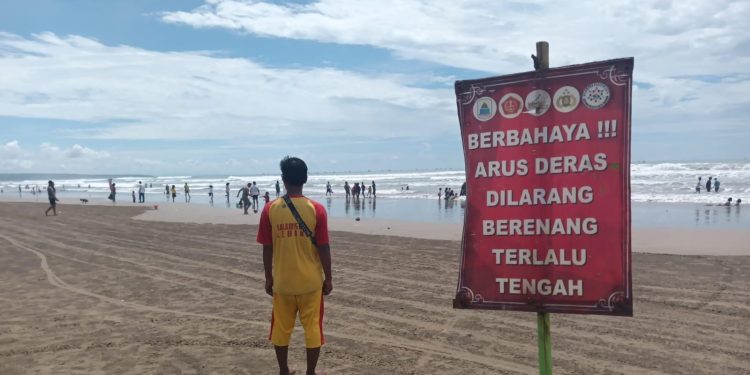 Libur Natal, Pengunjung Pantai di Lebak Selatan Turun 80 Persen