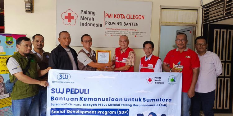 PT Sentra Usahatama Jaya Salurkan Bantuan Korban Banjir dan Longsor Sumatera Lewat PMI Cilegon