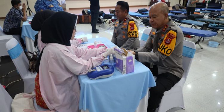 Peringati HUT Korpri ke 54, ASN Polda Banten Gelar Donor Darah