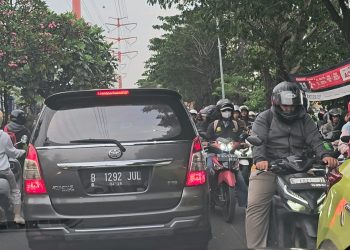 Hindari Jalan Cadas–Kukun, Lalu Lintas Padat Akibat Penumpukan Kendaraan Sore Hari