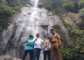 Bupati dan Gubernur Banten Kunjungi Curug Cimanggung, Akses Jalan Dibangun Lewat Program Bang Andra