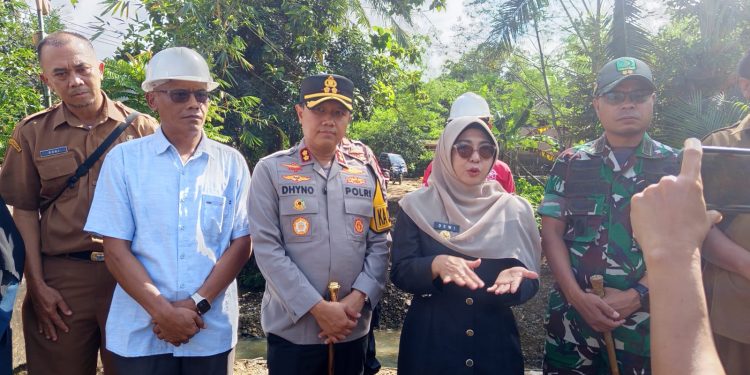 Jembatan Pasirnangka Ambruk, Bupati Dewi Pantau Pemasangan Jembatan Bailey