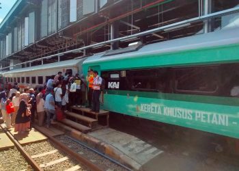 Tetap Beroperasi Saat Nataru, Kereta Petani dan Pedagang Jaga Denyut Ekonomi Rakyat