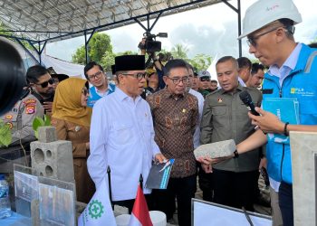 Kunjungi Desa Siapsiaga, Mendes Borong Paving Block Limbah FABA