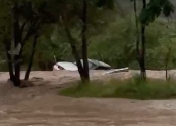 Hujan Deras, Banjir di Ciwandan Hanyutkan Mobil di Jalan Lingkar Selatan