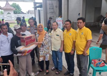 Golkar Cilegon Salurkan 1 Ton Beras dan 100 Dus Mi Instan untuk Korban Banjir
