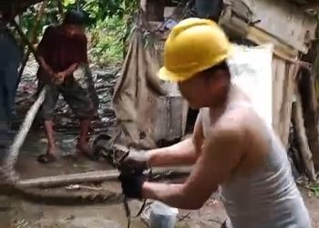 Ular Sanca Lima Meter Masuk Permukiman,  Warga Cileles Lebak Resah