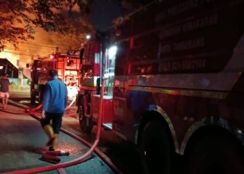 Rumah Makan di Galeong Kota Tangerang Terbakar, Api Dipadamkan Hingga Dini Hari