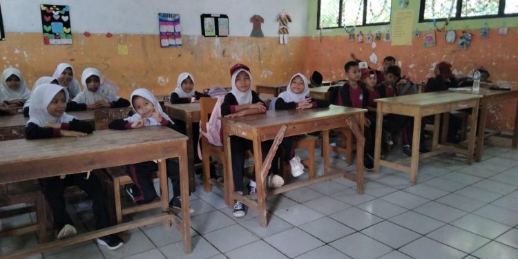 Segel Dibuka, Siswa SDN Gerendong 1 Kembali Bisa Belajar