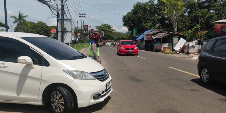 Volume Kendaraan di Jalur Wisata Anyar-Cinangka Meningkat 80 Persen Saat Libur Tahun Baru 2026