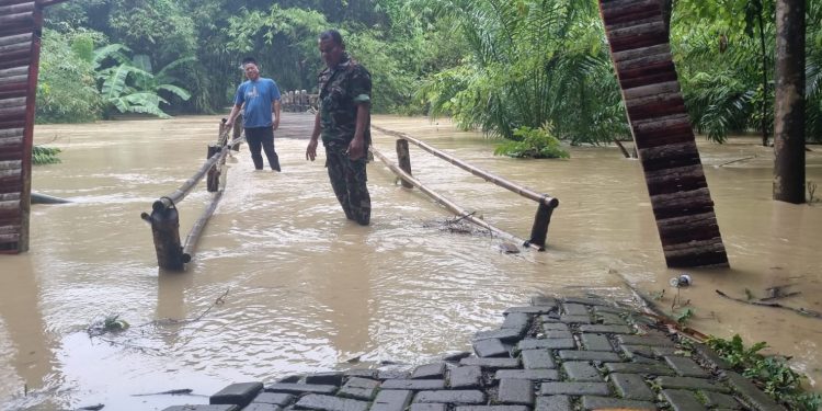 Banjir Melanda Kecamatan Cikeusik Pandeglang, Akses Jembatan Terputus