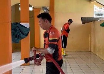 Banjir Kota Serang Berangsur Surut, BPBD Turunkan Personel Bersihkan Fasos-Fasum