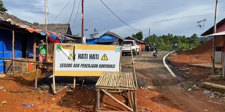 Viral Jalan Mulus di Perbatasan Bogor dan Tanah Merah di Huntara Lebak, Wabup Amir: Kita Prihatin dan Malu