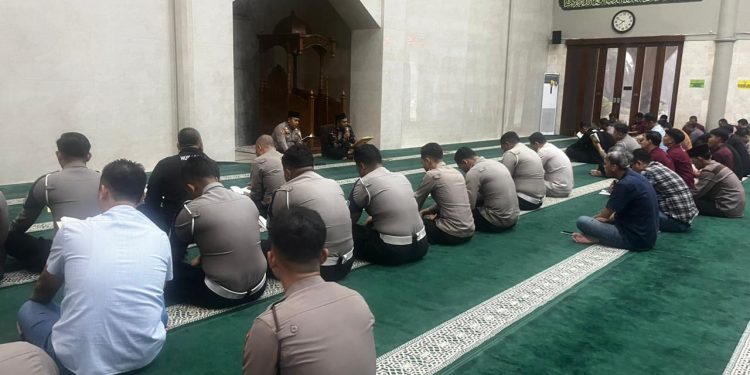 Tingkatkan Keimanan, Personel Polda Banten Ikuti Binrohtal